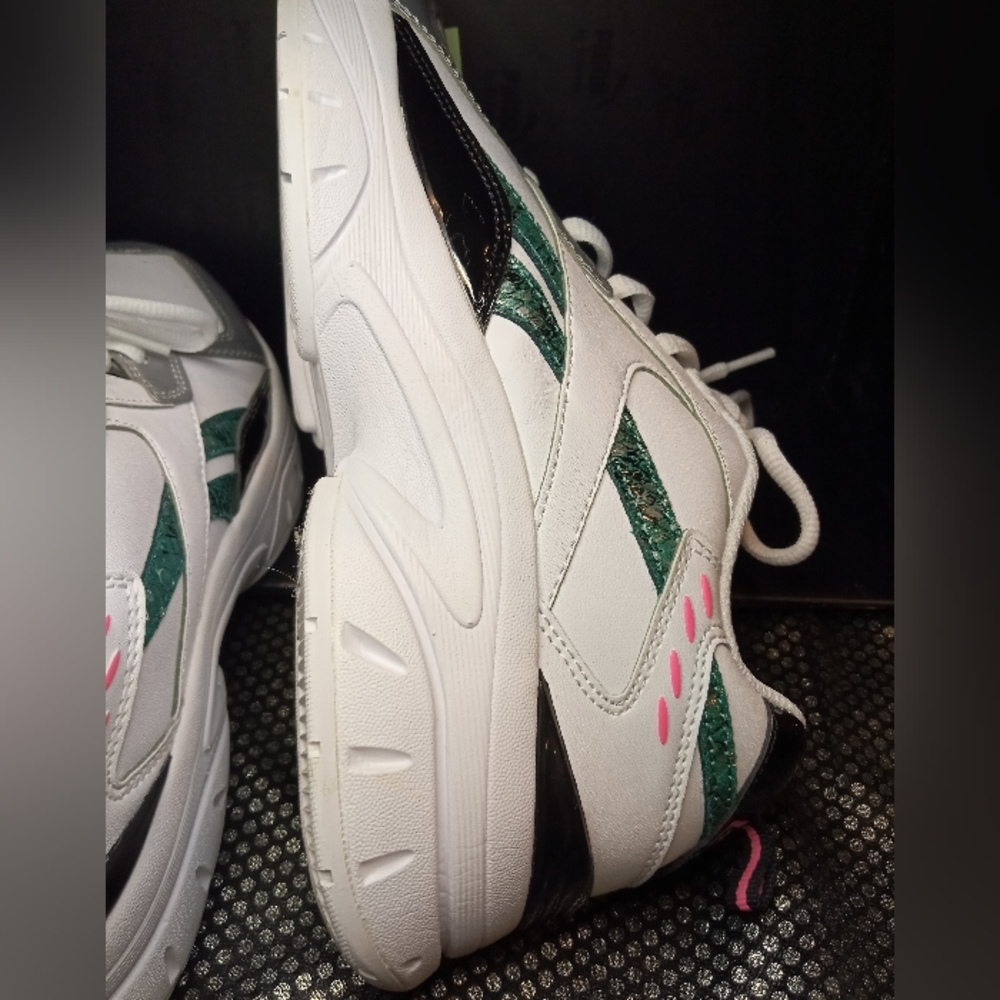 White Reebok sneakers - Picture 2 of 6